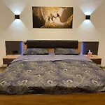 Apartament жк маєток володимирська 90 *